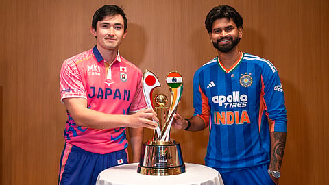 Japan captain Kendel Kadowaki Fleming and India captain Shreyas Iyer with trophy