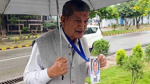 Mother's photo hanging from neck, Harish Rawat reaches ED office for questioning