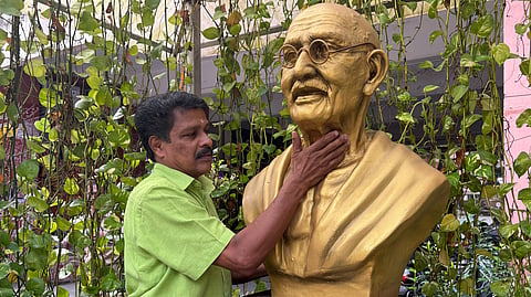 Gandhi Statue Shivadasan