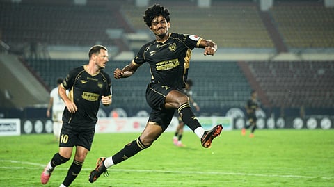 NorthEast United thumps Kerala Blasters 