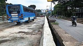 Vehicles passing through the old and new bridges over Ottapalam East canal