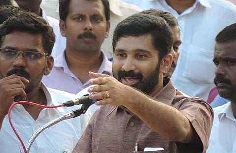 വിടി ബല്‍റാമിനു നേരെ ചീമുട്ടയേറ്; കൂറ്റനാട്ട് സിപിഎം-കോണ്‍ഗ്രസ് പ്രവര്‍ത്തകര്‍ ഏറ്റുമുട്ടി