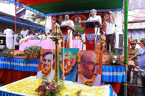 കേരളം ഭരിക്കുന്നത് തെമ്മാടി സര്‍ക്കാരെന്ന് മനോഹര്‍ പരീക്കര്‍