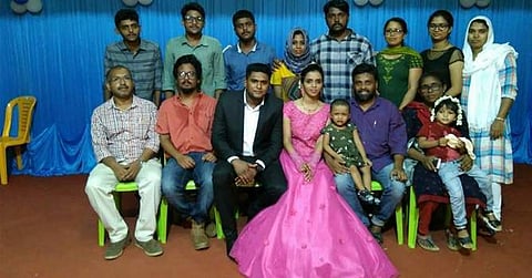 ഇതരമതസ്ഥനെ വിവാഹം കഴിച്ചതിന് മുസ്ലീം കുടുംബത്തിന് വിലക്ക്: എന്നിട്ടും വിവാഹത്തില്‍ പങ്കെടുത്തത് നിരവധിയാളുകള്‍
