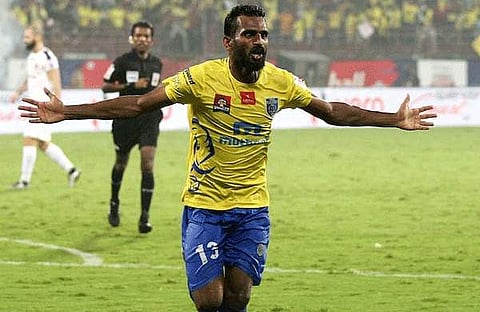 'കലിപ്പടക്കണം കപ്പടിക്കണം' ആവേശമായി കേരള ബ്ലാസ്‌റ്റേഴ്‌സിന്റെ തീം സോങ് 