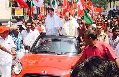 'കേരളത്തിലെ ഇടതുനേതാവിന്റെ ഹവാല ബന്ധം പുറത്ത്'; കോടിയേരിയുടെ വിവാദ വാഹനയാത്ര ദേശീയ തലത്തില്‍ പ്രചരണായുധമാക്കി ബിജെപി 