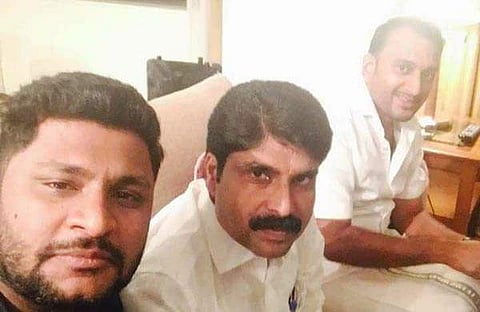 സ്വര്‍ണക്കടത്ത് കേസ് പ്രതി അബു ലൈസിന് ഒപ്പം യുഡിഎഫ് നേതാക്കളും; ചിത്രങ്ങള്‍ പുറത്ത്