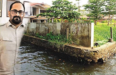 ബിജെപി എംപി വേമ്പനാട് കായലും തോട് പുറമ്പോക്കും കയ്യേറി റിസോര്‍ട്ട് നിര്‍മ്മിക്കുന്നു..? തീരദേശ പരിപാലന നിയമവും നിര്‍മാണച്ചട്ടങ്ങളും ലംഘിച്ചതായും ആക്ഷേപം