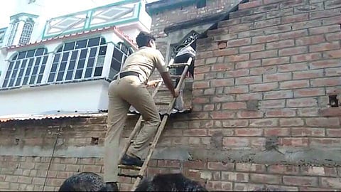 അടച്ചിട്ട മുറിയില്‍ അഞ്ചുവര്‍ഷം: ഭര്‍ത്താവിന്റെ തടവില്‍ നിന്നും ഭാര്യയെയും മകളെയും മോചിപ്പിച്ചു  