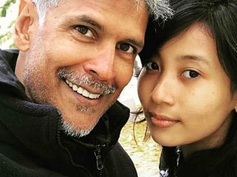 ട്രോളുകളെനിക്ക് പുല്ലാണ്: കാമുകിക്കൊത്തുള്ള പുതിയ ഫോട്ടോ പോസ്റ്റ് ചെയ്ത് മിലിന്ദ് സോമന്‍