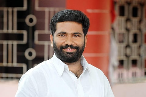 ചീഫ് ജസ്റ്റിസിന് ചരിത്രബോധമില്ല; കലാലയ രാഷ്ട്രീയം നിരോധിച്ച കോടതി വിധി പിതൃശൂന്യമെന്ന് ടി.വി രാജേഷ്