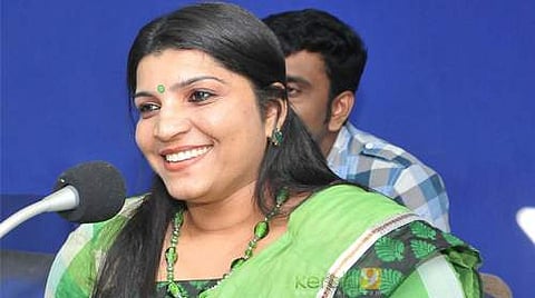 ഉമ്മന്‍ ചാണിക്ക് എതിരെയുളള തെളിവുകള്‍ ഹാജരാക്കാന്‍ രമേശ് ചെന്നിത്തല ആവശ്യപ്പെട്ടു: സരിത എസ് നായര്‍