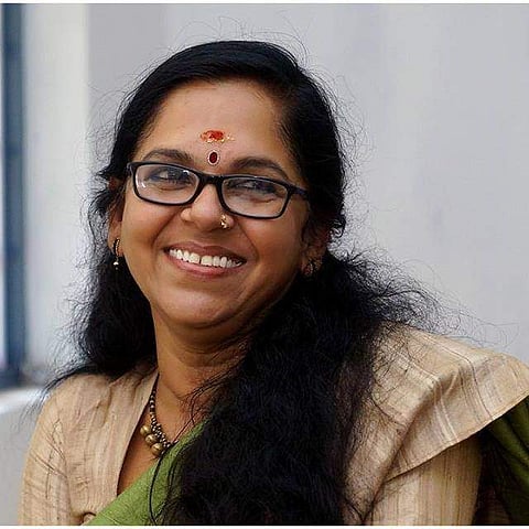 മിന്നാമിനുങ്ങിന് മേളയില്‍ പ്രദര്‍ശിപ്പിക്കത്തക്ക മികവില്ല; സുരഭിയെ ആദരിക്കാത്തത് മര്യാദകേട്: ശാരദക്കുട്ടി