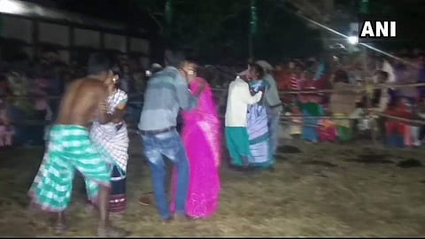 ആദിവാസി ദമ്പതികള്‍ക്കായി ചുംബന മത്സരം; എംഎല്‍എമാരെ സസ്‌പെന്റ് ചെയ്യണമെന്ന് ബിജെപി