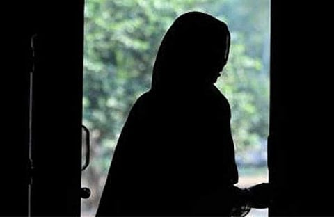 ഭര്‍ത്താവിന് ബര്‍ത്ത്‌ഡേ ഗിഫ്റ്റ് നല്‍കാനൊരുങ്ങി ; ഭാര്യയ്ക്ക് ലഭിച്ചത് വിവാഹമോചനം