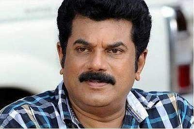 ദുരിതക്കയത്തില്‍ തിരിഞ്ഞുനോക്കാതിരുന്ന മുകേഷിന് മത്സ്യതൊഴിലാളികളുടെ ശകാരവര്‍ഷം