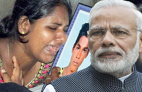 ഇതിനാണോ ഞങ്ങളിവിടെ മണിക്കൂറുകളോളം കാത്തു നിന്നത്? പൊട്ടിത്തെറിച്ച് മത്സ്യത്തൊഴിലാളികള്‍