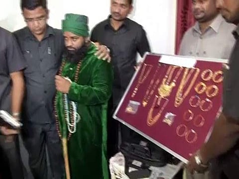 ദു:ഖങ്ങളില്‍ നിന്ന് ജനങ്ങളെ മോചിപ്പിക്കാമെന്നു പറഞ്ഞ് ദുര്‍മന്ത്രവാദി തട്ടിയത് ലക്ഷങ്ങള്‍