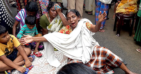 ഓഖി ദുരന്തം: 261 കേരളീയരെ കണ്ടെത്താനുണ്ടെന്ന് കേന്ദ്രം; ധനസഹായം വര്‍ധിപ്പിക്കണമെന്ന് കേരളം