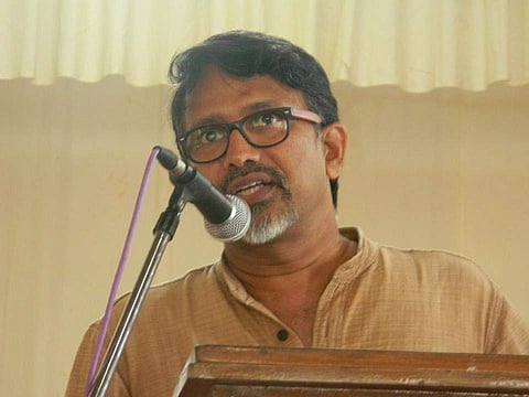 ബ്ലോഗ് പകര്‍ത്തി പുസ്തകമാക്കി; കാരൂര്‍ സോമനും പ്രസാധകര്‍ക്കുമെതിരെ നിരക്ഷരന്‍ നിയമനടപടിക്ക്