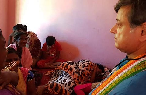 അഴുകിയ മൃതദേഹമെടുക്കാന്‍ നാവിക സേനയ്ക്കു മടി; ശശി തരൂരിന്റെ ട്വീറ്റ് വിവാദത്തില്‍