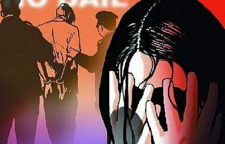 ഒന്‍പതാം ക്ലാസുകാരിയെ ഗണ്‍പോയിന്റില്‍ അധ്യാപകന്‍ നിരന്തരം പീഡിപ്പിച്ചു; പുറത്ത് പറഞ്ഞാല്‍ കൊല്ലുമെന്ന് ഭീഷണി; പൊട്ടിക്കരഞ്ഞു; അറസ്റ്റ്