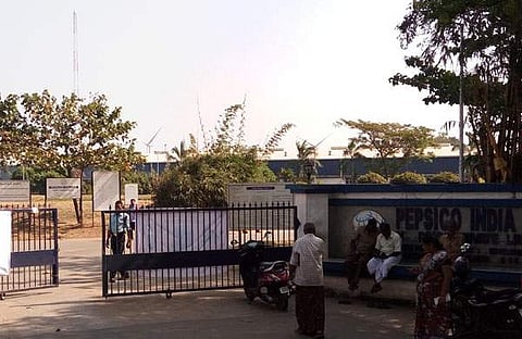 കുടിവെള്ളത്തിനു ടാങ്കറും കാത്ത് ജനങ്ങള്‍; കുപ്പിവെള്ള കമ്പനി ഊറ്റുന്നത് ലക്ഷക്കണക്കിനു ലിറ്റര്‍