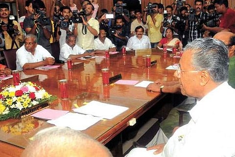 യുഡിഎഫ് സര്‍ക്കാരിന്റെ വിവാദ തീരുമാനങ്ങള്‍ റദ്ദാക്കും