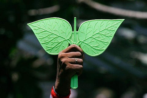 ആര്‍കെ നഗറില്‍ ആര്‍ക്കും രണ്ടില വേണ്ട;തെരഞ്ഞെടുപ്പ് കമ്മീഷന്‍ 