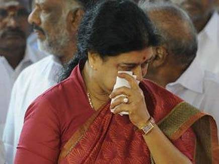 ശശികലയെ തേടി ജയിലില്‍ എത്തുന്നത് തെറിക്കത്തുകള്‍