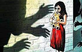കുണ്ടറ പീഡന കേസില്‍ മുത്തശ്ശിയെയും പ്രതിചേര്‍ത്തു