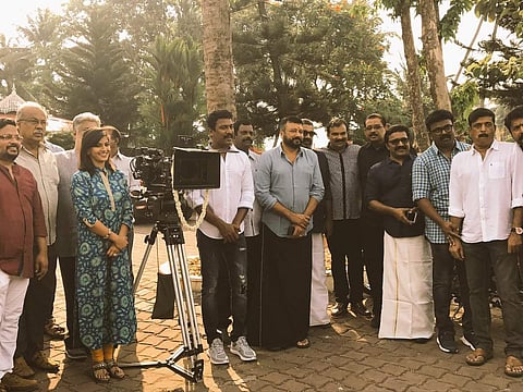 'ആദ്യം സ്ത്രീകളോട് മര്യാദയ്ക്ക് പെരുമാറാന്‍ പഠിക്കൂ': നടി വരലക്ഷ്മി, ജയറാം ചിത്രത്തില്‍ നിന്നും ഇറങ്ങിപ്പോയി