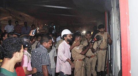 ചിത്രങ്ങള്‍ ന്യൂ  ഇന്ത്യന്‍ എക്‌സ്പ്രസ്‌