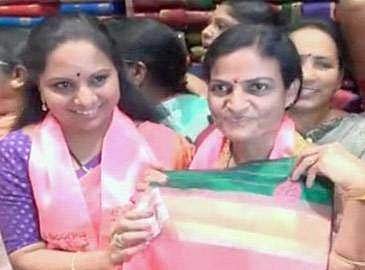 സാരി വിറ്റും പാര്‍ട്ടി ഫണ്ടുണ്ടാക്കാം!