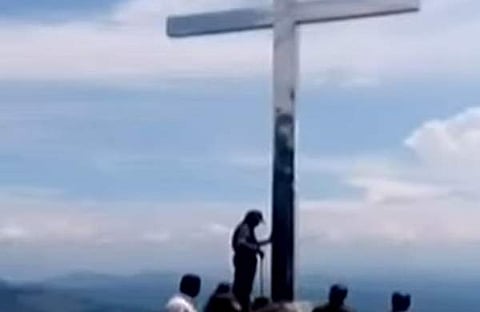 പാപ്പാത്തി ചോലയില്‍ പൊളിച്ച സ്ഥാനത്ത് വീണ്ടും കുരിശ് സ്ഥാപിച്ചു, പുതിയ കുരിശുമായി ബന്ധമില്ലെന്ന് സ്പിരിറ്റ് ഇന്‍ ജീസസ്