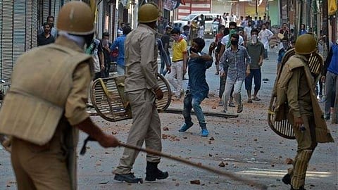 കശ്മീരില്‍ പ്രക്ഷോഭകാരികളെ ഏകോപിപ്പിച്ചത് മുന്നൂറ് വാട്ട്‌സ്ആപ് ഗ്രൂപ്പുകള്‍