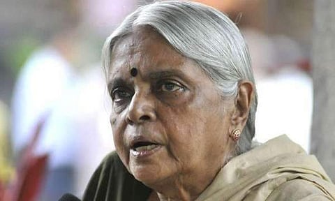 ചെറുപ്പക്കാരായ ഉദ്യോഗസ്ഥരുടെ മനോവീര്യം തകര്‍ക്കരുത്: സുഗതകുമാരി