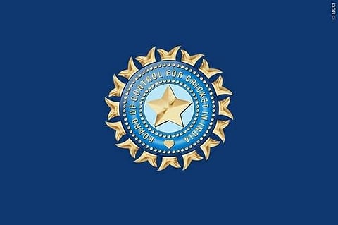 ശമ്പള വര്‍ധന ആവശ്യപ്പെട്ട് വിരാട് കോഹ്ലി ക്രിക്കറ്റ് ഭരണ സമിതിയെ കണ്ടു; വാര്‍ഷിക ശമ്പളം അഞ്ചു കോടി രൂപയാക്കണമെന്ന് ആവശ്യം