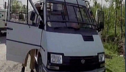 കുല്‍ഗാമില്‍ പണം കൊണ്ടുപോയ വാഹനത്തിന് നേരെ ഭീകരാക്രമണം; അഞ്ച് പൊലീസുകാര്‍ ഉള്‍പ്പടെ 7 മരണം