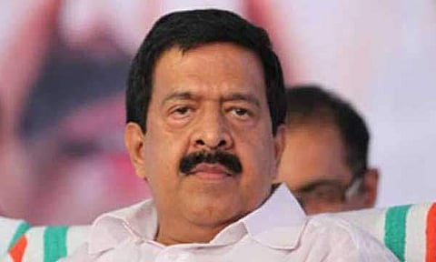 സമരം നടത്തുന്നത് കഴുകന്‍മാരല്ല, മനുഷ്യരാണ്; സര്‍വകക്ഷിയോഗം വിളിക്കണം: ചെന്നിത്തല 