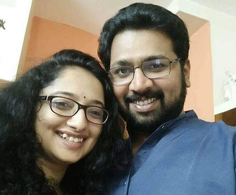 ശബരിനാഥും സബ് കളക്ടര്‍ ദിവ്യയും വിവാഹിതരാകുന്നു; മിന്നിച്ചേക്കണേയെന്ന് ശബരി