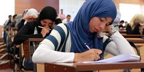 എയിംസ് പരീക്ഷയെഴുതാന്‍ എത്തുന്ന വിദ്യാര്‍ത്ഥികള്‍ക്ക് ഇനി തട്ടമിടാം