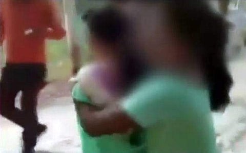 യുപിയില്‍ പട്ടാപ്പകല്‍ പതിനാലംഗ സംഘം രണ്ട് പെണ്‍കുട്ടികളെ മാനഭംഗപ്പെടുത്തി