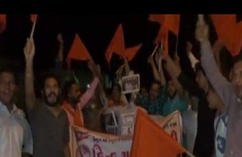 കണ്ണൂരിലെ പരസ്യ കശാപ്പ്: ഗുജറാത്തില്‍ കോണ്‍ഗ്രസ് ഓഫിസ് തകര്‍ത്തു