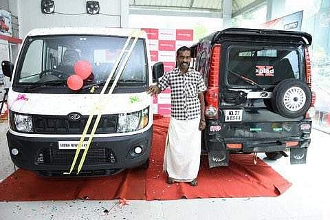 ഓട്ടോ സ്‌കോര്‍പ്പിയോ ലുക്കിലാക്കിയ മലയാളിയെ തേടി മഹീന്ദ്രയുടെ പിക്കപ്പെത്തി; മഹീന്ദ്രസ്‌നേഹത്തിന് ആനന്ദ് മഹീന്ദ്ര നല്‍കിയ സമ്മാനം