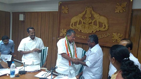 ഇടുക്കിയില്‍ ഭൂരഹിതര്‍ക്ക് ഭൂമി നല്‍കാനുള്ള തീരുമാനം; മുഖ്യമന്ത്രിയെ അഭിനന്ദിച്ച് കോണ്‍ഗ്രസ് നേതാവ് എകെ മണി