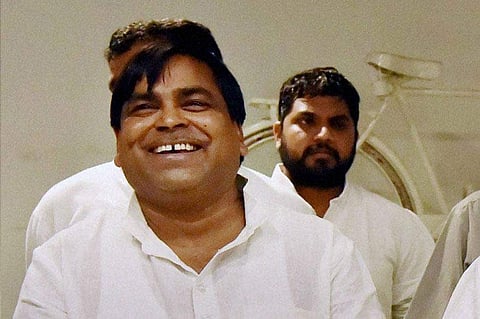 പ്രജാപതിക്ക് ജാമ്യം അനുവദിക്കാന്‍ പത്ത് കോടി കോഴ വാങ്ങി ജഡ്ജിമാരും അഭിഭാഷകരും; ജഡ്ജിമാരുടെ നിയമനത്തിലുള്ള അഴിമതിയും പുറത്ത്