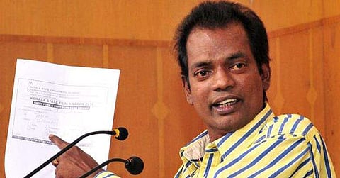 ദിലീപിനെതിരെ സിനിമാരംഗത്തുള്ള ഒരു പറ്റം സഹോദരിസഹോദരന്മാരാല്‍ രചിക്കപ്പെട്ട ഒരു തിരക്കഥയാണ് അരങ്ങേറുന്നതെന്ന് സലീംകുമാര്‍