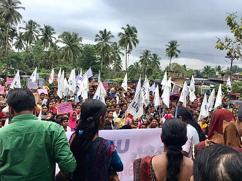 നേഴ്‌സുമാര്‍ നമ്മുടെ അഭിമാനമാണ്, ഈ പനിക്കാലത്ത് അവരെ തെരുവില്‍ മഴയത്ത് നിര്‍ത്തരുത്.  മുരളി തുമ്മാരുകുടി എഴുതുന്നു