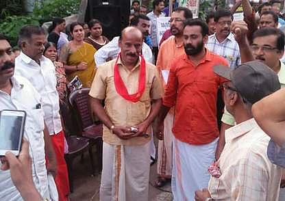 പിഎം. ദേവകുമാര്‍ സിപിഎം വേദിയില്‍